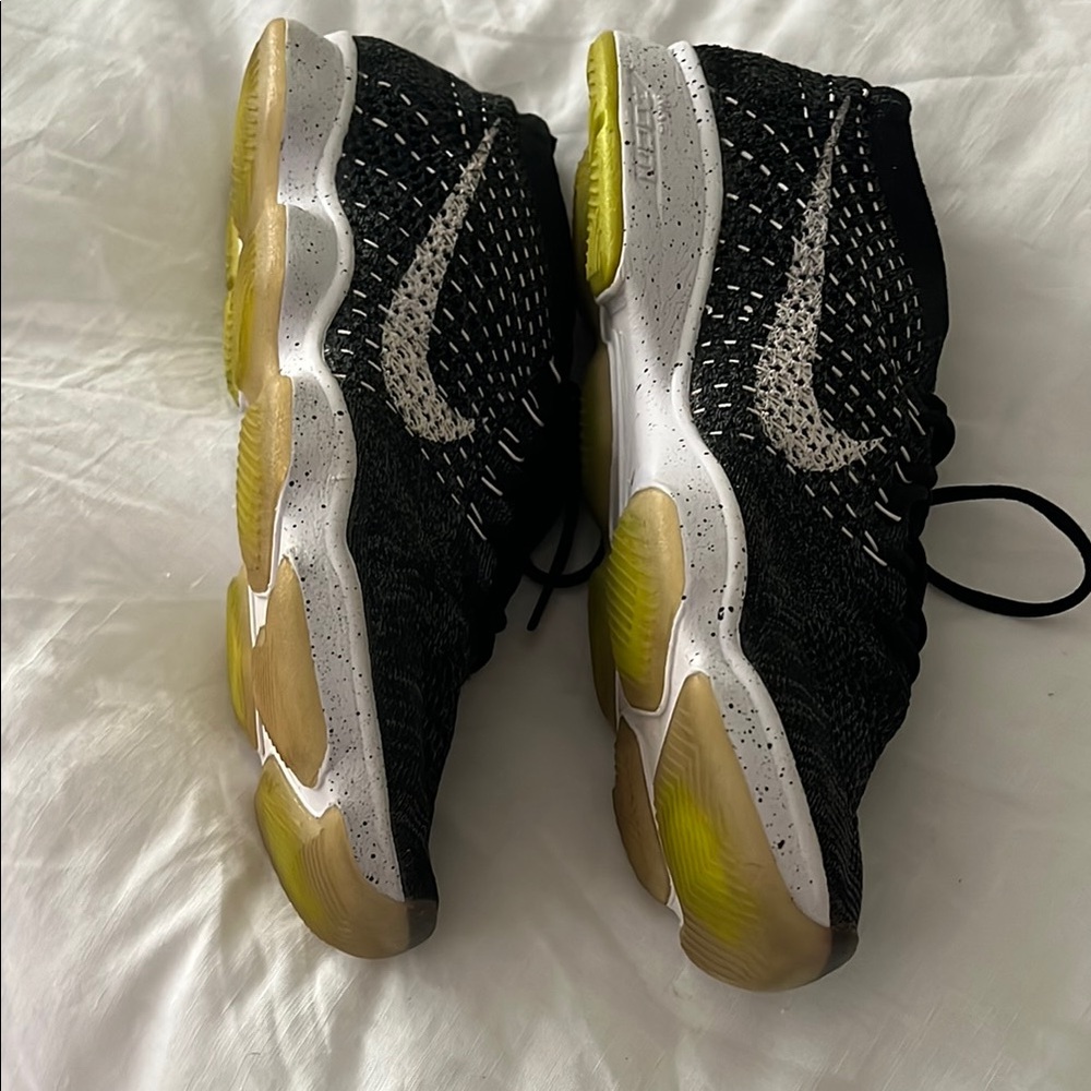 Nike Black and White Sneakers - Picture 4 of 5